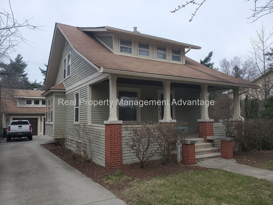 217 Gardenia Ave in Royal Oak, MI - Building Photo