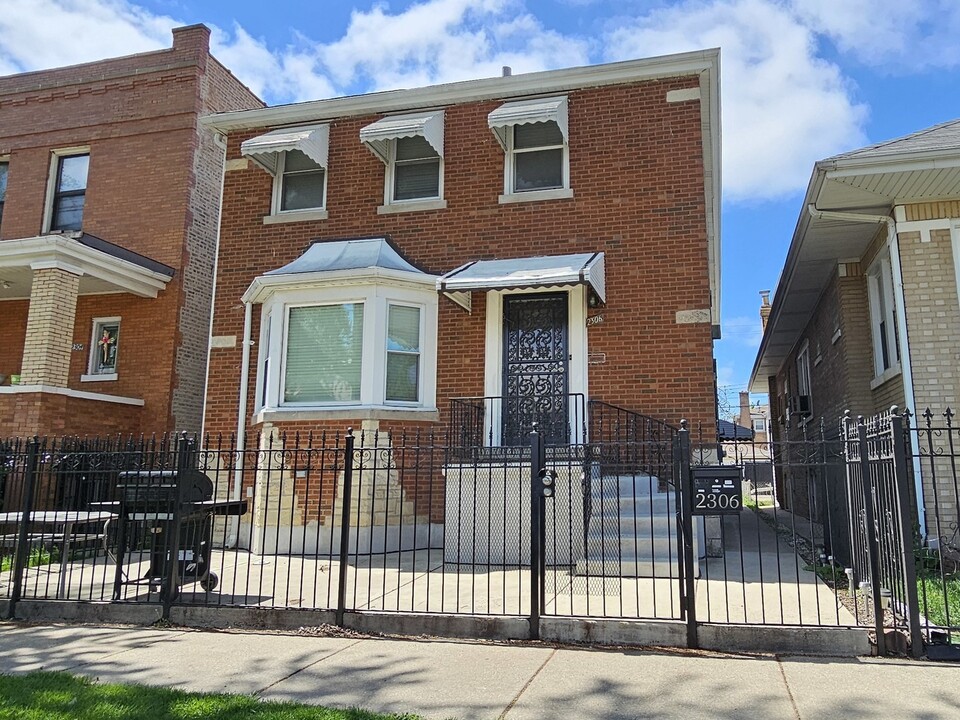 2306 N Mason Ave in Chicago, IL - Building Photo