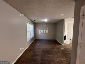 2015 Ivy Ln in Union City, GA - Building Photo - Building Photo