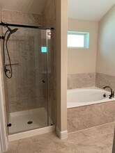 18234 Willow Edge Dr in Tomball, TX - Foto de edificio - Building Photo
