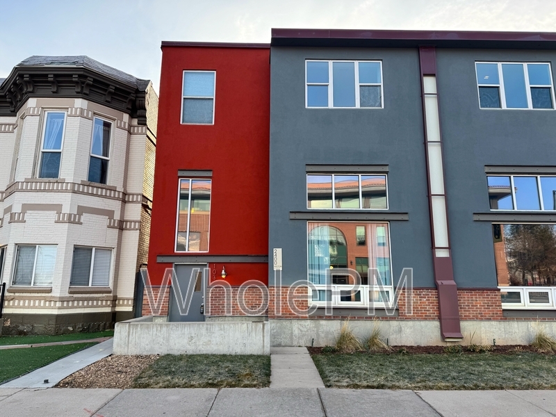 2400 Welton St in Denver, CO - Building Photo