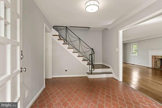 1011 Shipman Ln in McLean, VA - Building Photo - Building Photo