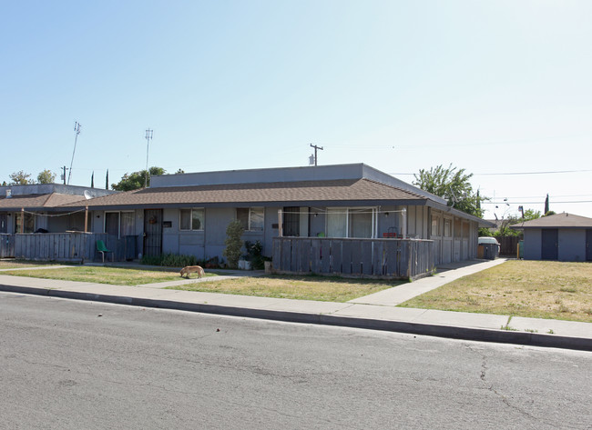 1203 4th St in Livingston, CA - Building Photo - Building Photo