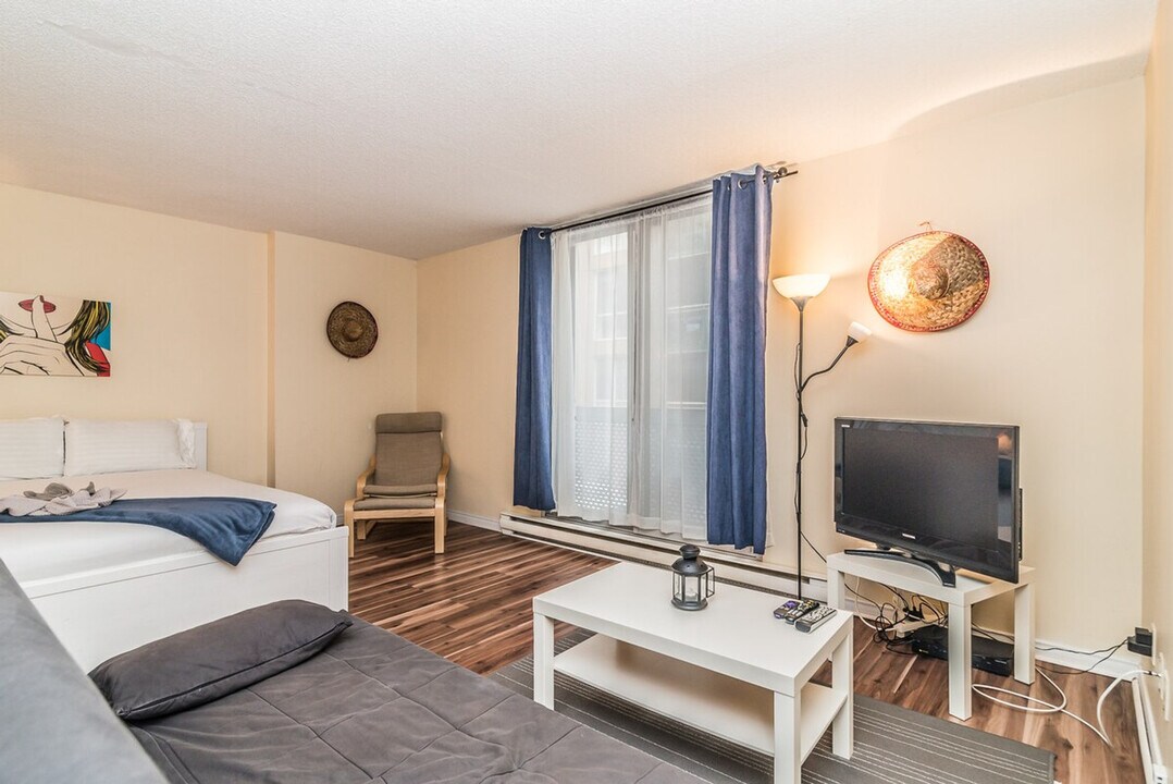 1245 Rue Saint-Dominique in Montréal, QC - Building Photo