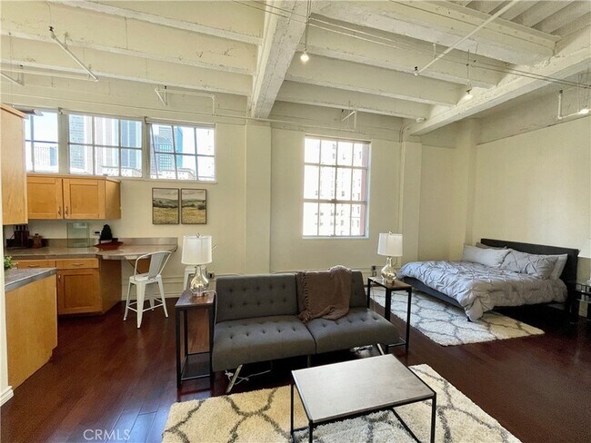 312 W 5th St, Unit 826 in Los Angeles, CA - Foto de edificio - Building Photo