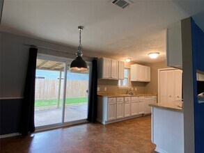 907 Three Forks Dr in Katy, TX - Foto de edificio - Building Photo