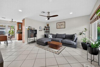 6640 Douglas St in Hollywood, FL - Building Photo - Building Photo