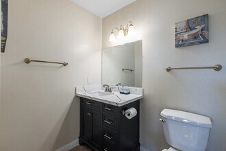 4727 W 147th St, Unit 202 in Lawndale, CA - Foto de edificio - Building Photo