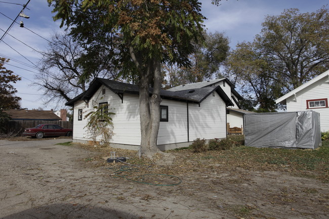 408 Dearborn St in Caldwell, ID - Foto de edificio - Building Photo