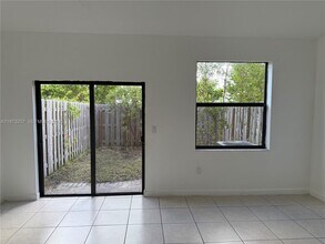 607 NE 208th Terrace in Miami, FL - Building Photo - Building Photo