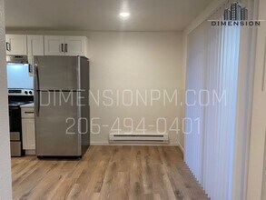21632 30th Ave S, Unit B in Des Moines, WA - Foto de edificio - Building Photo