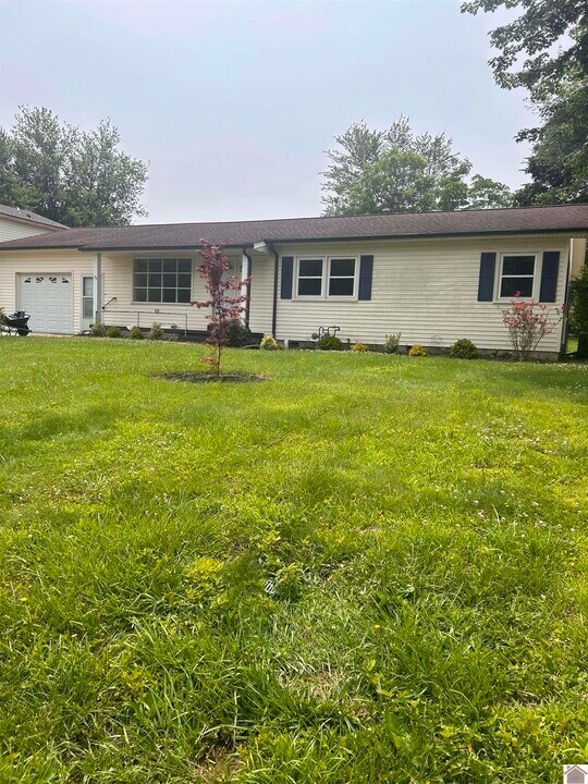 160 Kimberly Dr in Paducah, KY - Building Photo
