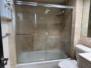 109 Royal Pk Dr in Oakland Park, FL - Building Photo - Building Photo