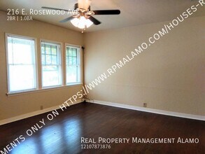 216 E Rosewood Ave-Unit -4 in San Antonio, TX - Building Photo - Building Photo