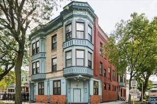 2058 N Albany Ave in Chicago, IL - Building Photo