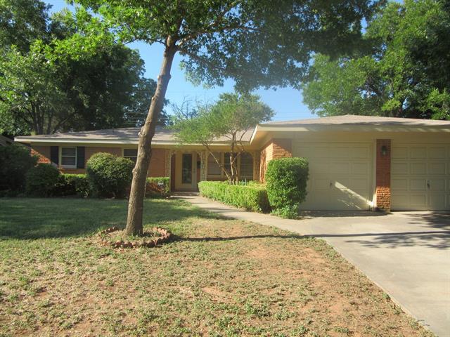property at 2301 River Oaks Cir