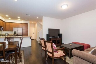 1654 Heywood St in Simi Valley, CA - Building Photo - Building Photo