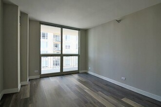 2 E Delaware Pl in Chicago, IL - Building Photo - Building Photo