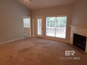 105 Diane Cir in Daphne, AL - Foto de edificio - Building Photo