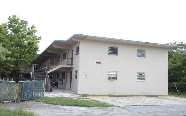 700 NW 10th Ter in Fort Lauderdale, FL - Building Photo