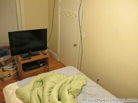 14 Wait St, Unit 3F in Boston, MA - Building Photo