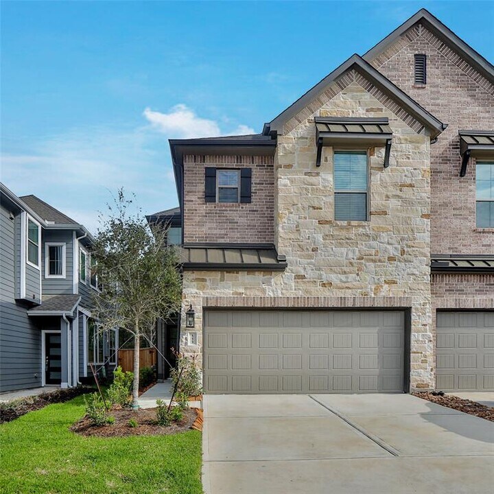 555 Longleaf Pine Dr in Montgomery, TX - Building Photo