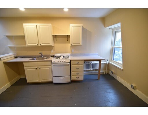 11 Goodwin Plz in Brookline, MA - Building Photo