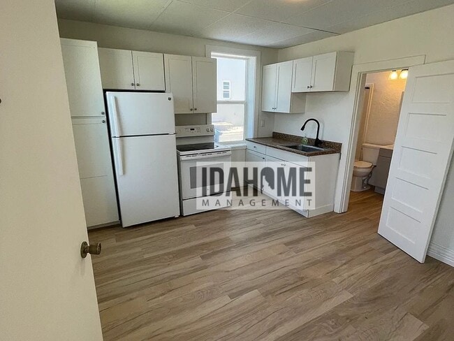 411-417 E Halliday St in Pocatello, ID - Foto de edificio - Building Photo