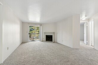 Cascadia Pointe in Everett, WA - Foto de edificio - Building Photo