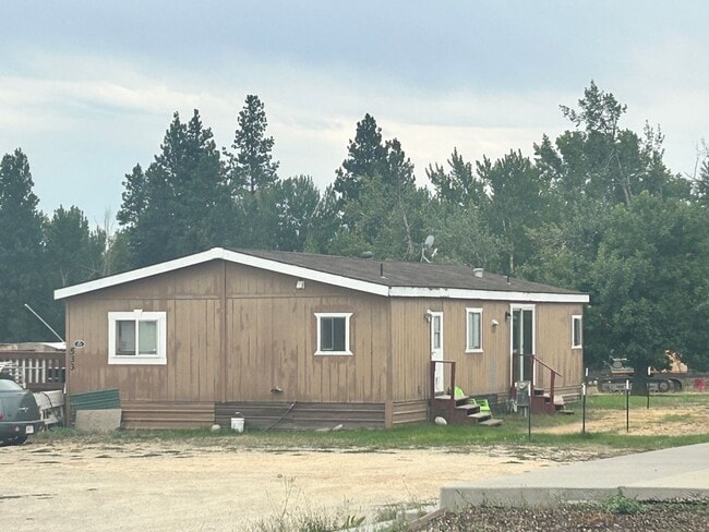 property at 533 W River Rd