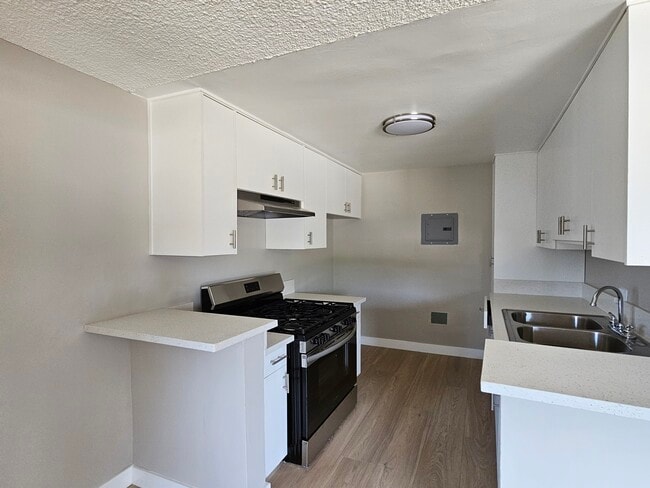 13535 Victory Blvd Apartments