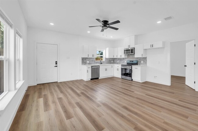 9818 Sandra St, Unit B in Houston, TX - Foto de edificio - Building Photo