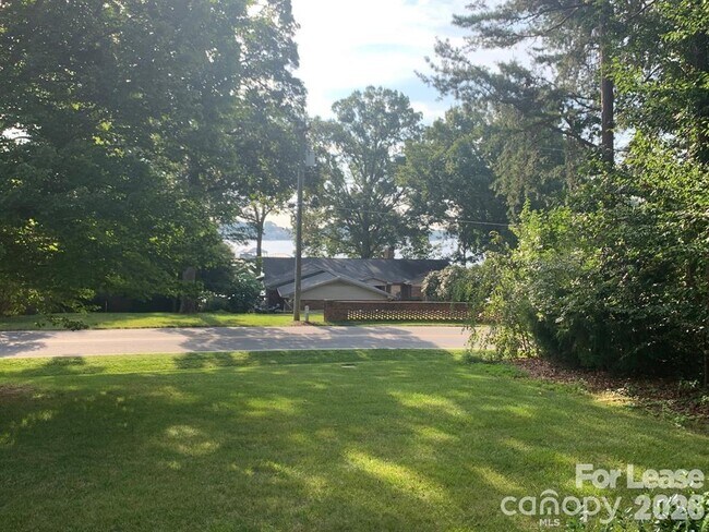 3993 Lake Shore Rd S in Denver, NC - Building Photo - Building Photo