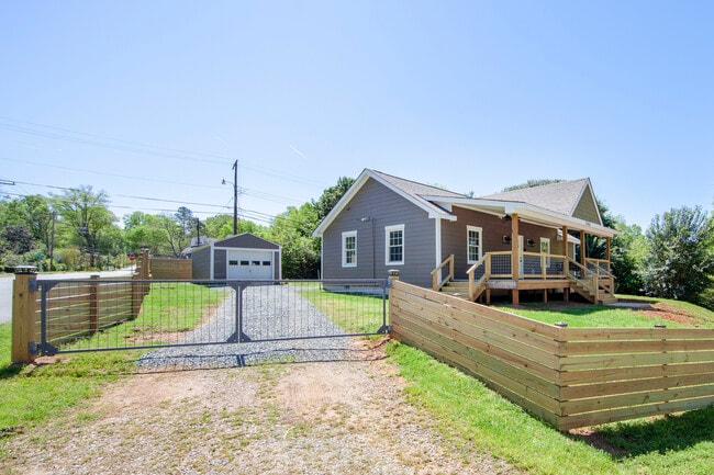 2660 Roslyn Ave in Charlotte, NC - Foto de edificio - Building Photo