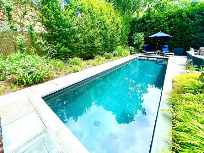 11 Montauk Ave in Sag Harbor, NY - Building Photo - Building Photo