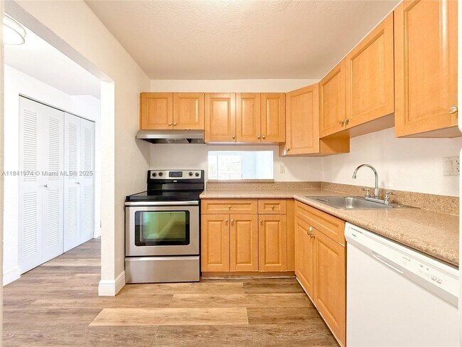 5231 Geneva Ct in Doral, FL - Building Photo - Building Photo