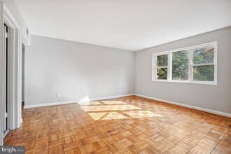6188 Greenwood Dr-Unit -101 in Falls Church, VA - Building Photo - Building Photo