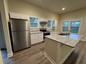 3861 Honeysuckle Rd in Gainesville, GA - Building Photo - Building Photo