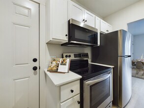 2 E Sunset Ave in Pensacola, FL - Foto de edificio - Building Photo