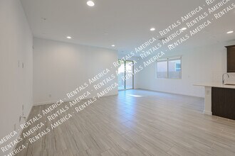 9002 W Rancho Dr in Glendale, AZ - Building Photo - Building Photo
