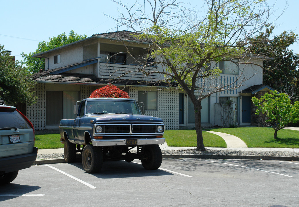 19472 Rosemarie Pl in Cupertino, CA - Building Photo