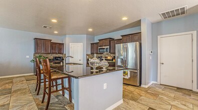 125 S Manzanita Dr in El Paso, TX - Building Photo - Building Photo