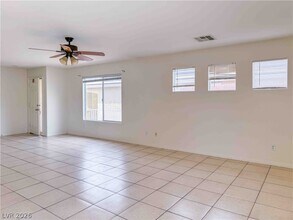 10633 Foggy Glen Ave in Las Vegas, NV - Building Photo - Building Photo