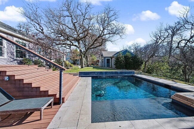 2100 Daisy Ln in Fort Worth, TX - Building Photo - Building Photo