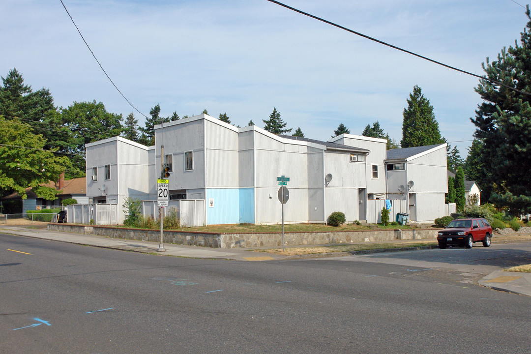 2223 NE Killingsworth St in Portland, OR - Foto de edificio