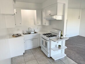 Redondo Apartments in Redondo Beach, CA - Building Photo - Interior Photo