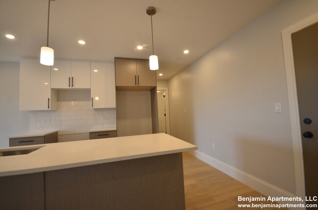 418 Market St, Unit 306 in Boston, MA - Building Photo - Building Photo