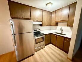 1455-1465-1465 Sheridan Rd in Kenosha, WI - Building Photo