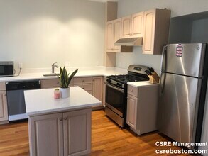 24 Pond St, Unit 1 in Boston, MA - Building Photo - Building Photo