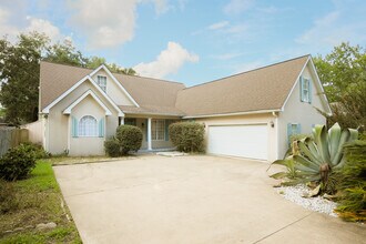 215 S Harrington Rd in St. Simons Island, GA - Building Photo - Building Photo